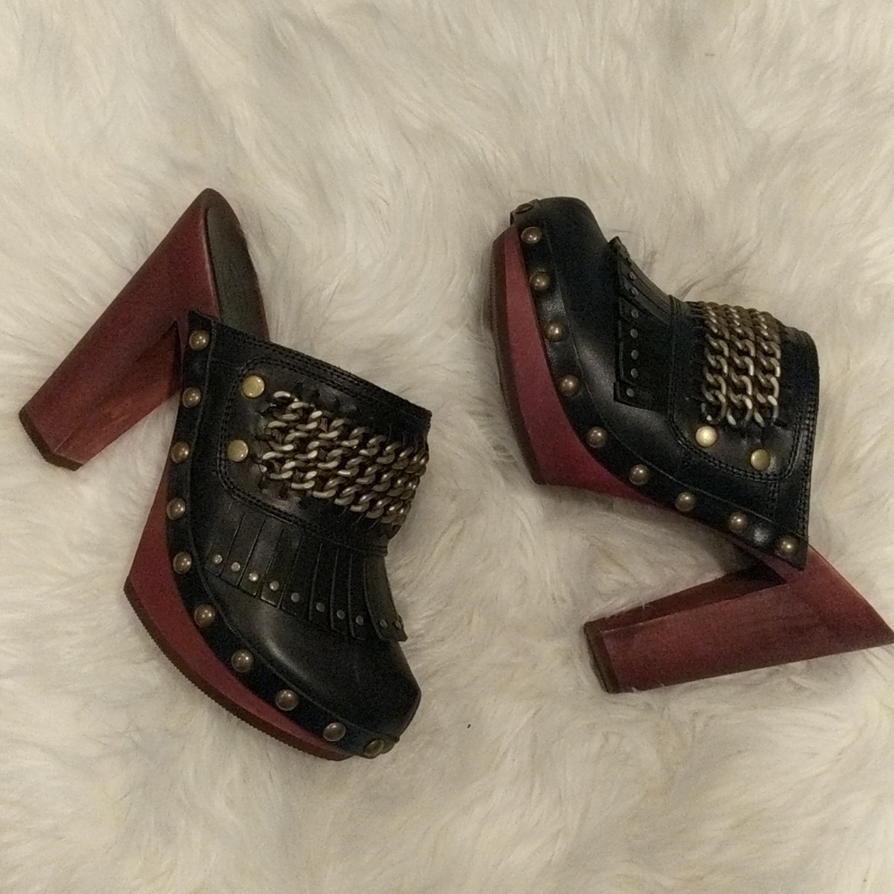 Ash heeled clog